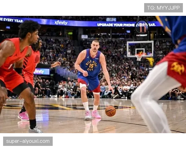 11冠拉塞尔以篮下护框压制约基奇组织力