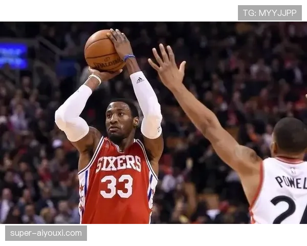 哈达威无球跑动制造空位，改变球队进攻结构