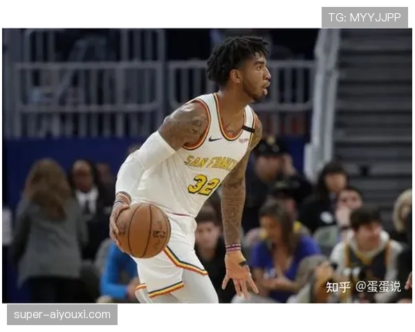 弗拉德·迪瓦茨背身单打对比尤因，提升球队内线得分效率