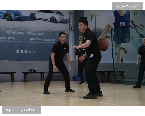 篮球比赛中，裁判身体接触容忍度的规则解读与尺度把握